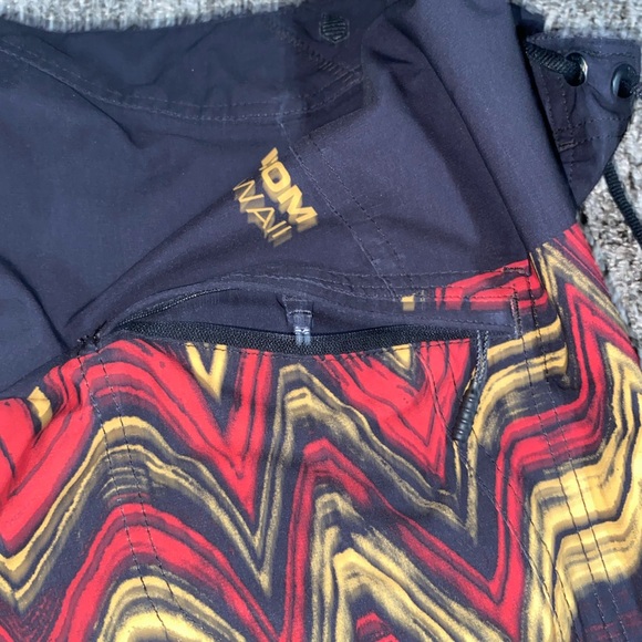 Volcom Black Swim Shorts - Picture 3 of 4